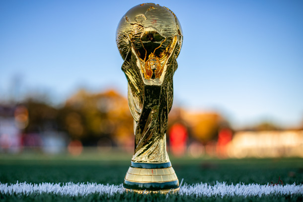 https://loe.org/content/2022-12-16/WORLDCUP_trophy.jpg