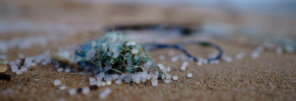 Plastics have been widely adopted in all sorts of products from food packaging to toys to medical devices, in part because they don’t tend to chemically react. But new research challenges that notion when it comes to microplastics, finding that contact by tiny chips of plastic with water releases unstable molecules which in the human body are linked to inflammation.